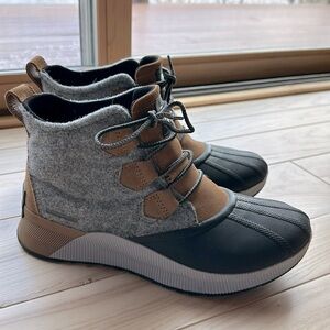 Sorel Out N About III Classic Duck Boot            Camel Brown/Black Women’s 9.5